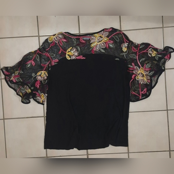 Kim & Cami Black Blouse with Vibrant Floral Design - Picture 2 of 5